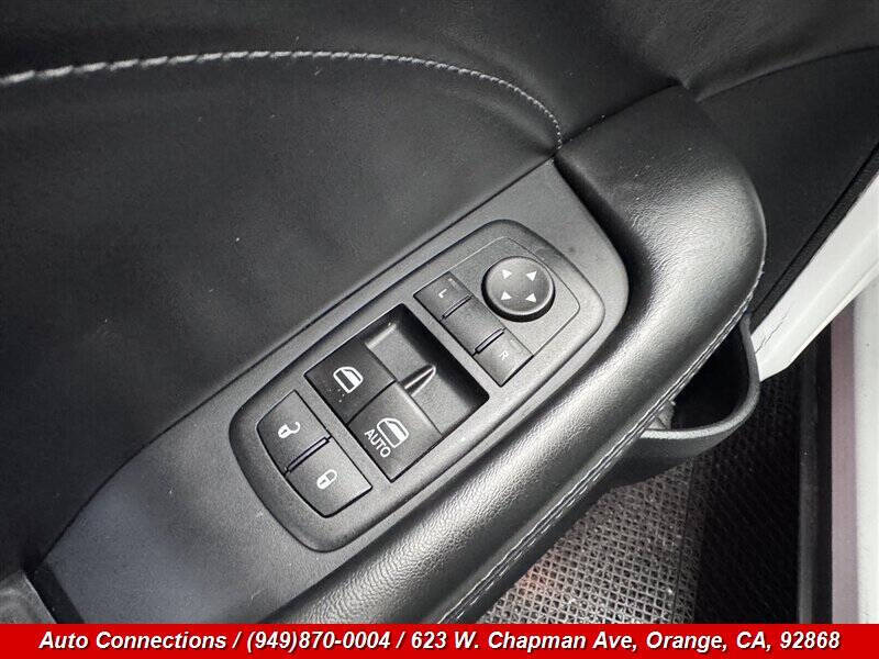 2015 Dodge Challenger SXT Plus
