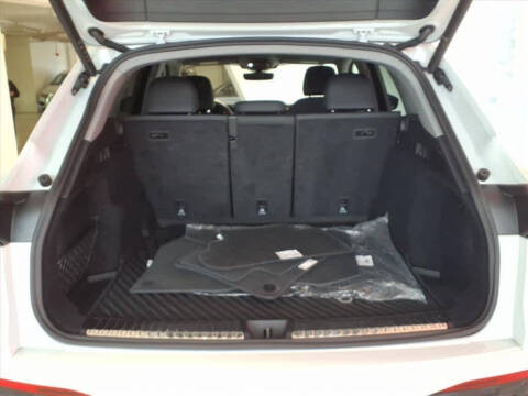 2025 Audi Q5 quattro Premium TFSI