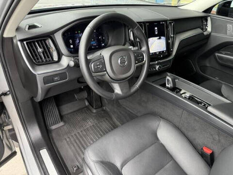 2024 Volvo XC60 B5 Core Dark Theme