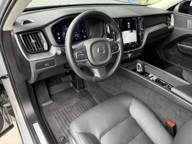 2024 Volvo XC60 B5 Core Dark Theme