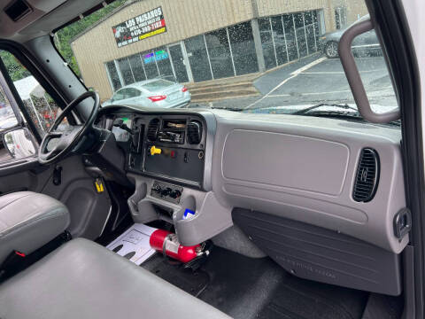 2018 Freightliner M2 106