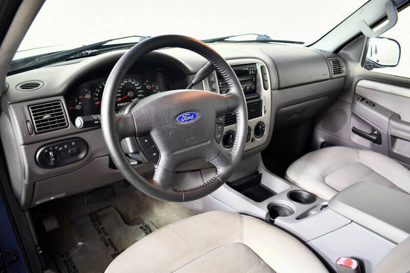 2004 Ford Explorer XLT