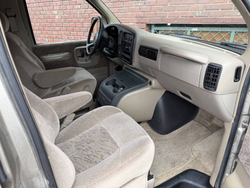 2001 Chevrolet Express G1500 LT