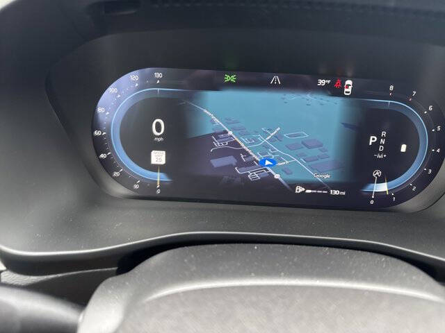 2025 Volvo XC40 B5 Ultra Bright Theme