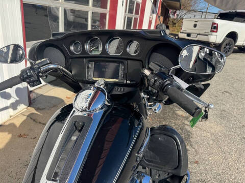 2015 Harley-Davidson FLHTCU103 -