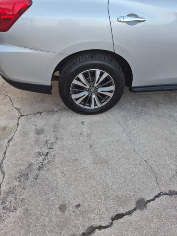 2017 Nissan Pathfinder SV