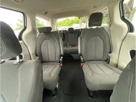 2022 Chrysler Voyager LX