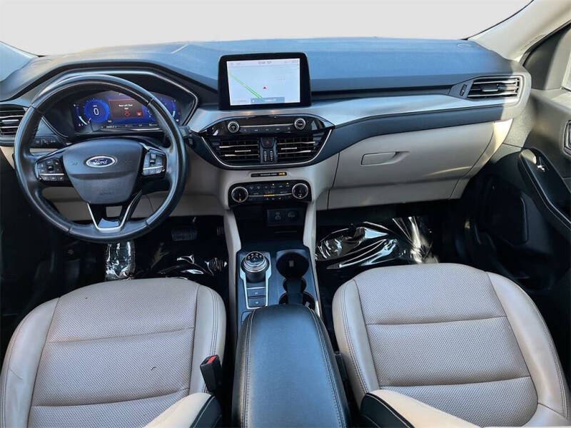 2022 Ford Escape Titanium