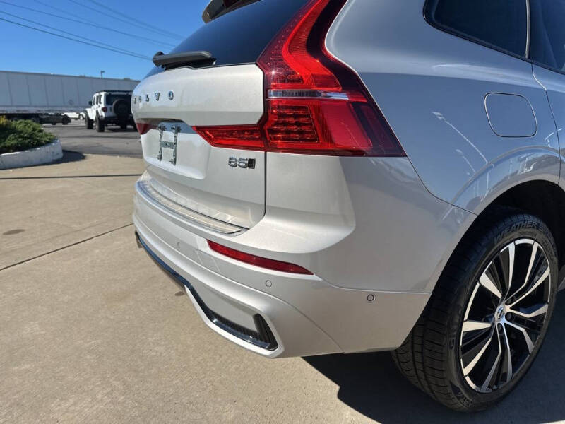 2023 Volvo XC60 B5 Plus Dark Theme