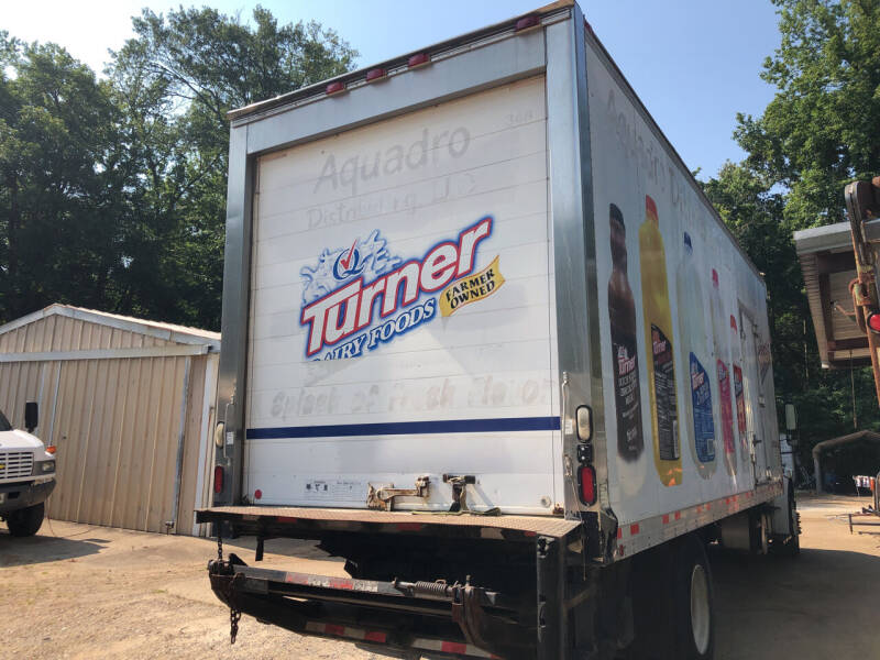 2005 Freightliner M2 106