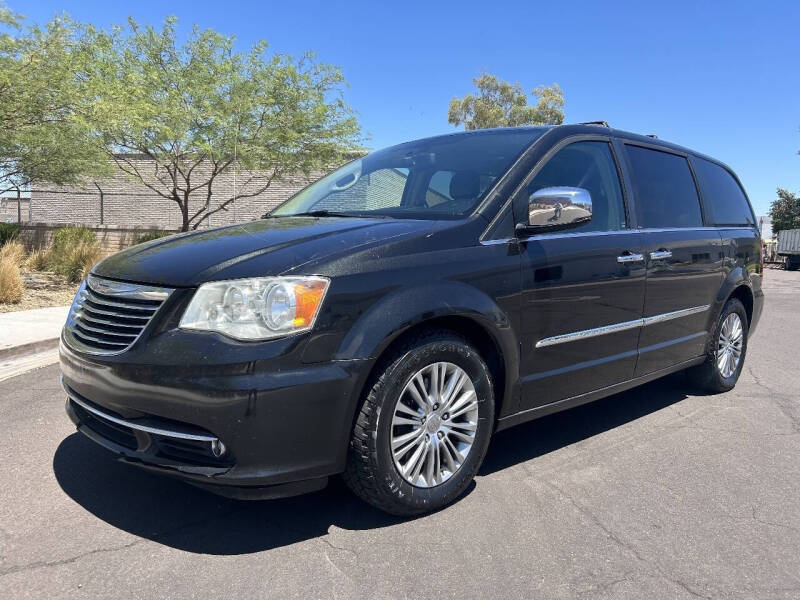 2013 Chrysler Town and Country Touring-L