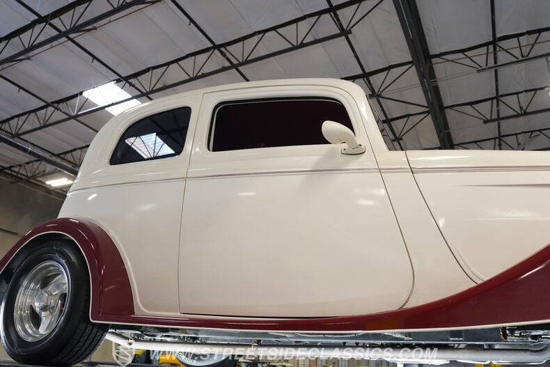 1933 Ford Victoria