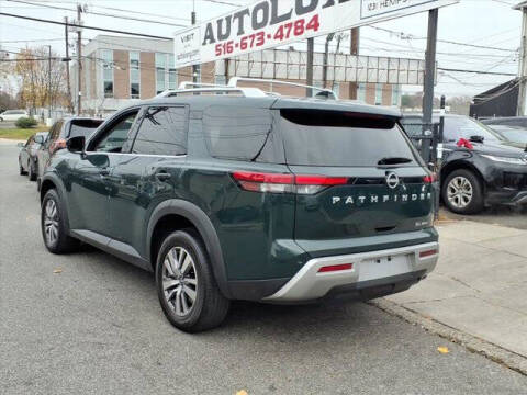 2023 Nissan Pathfinder SL