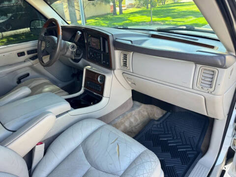2004 Cadillac Escalade