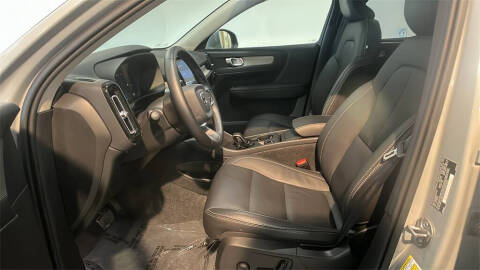 2025 Volvo XC40 B5 Core Bright Theme