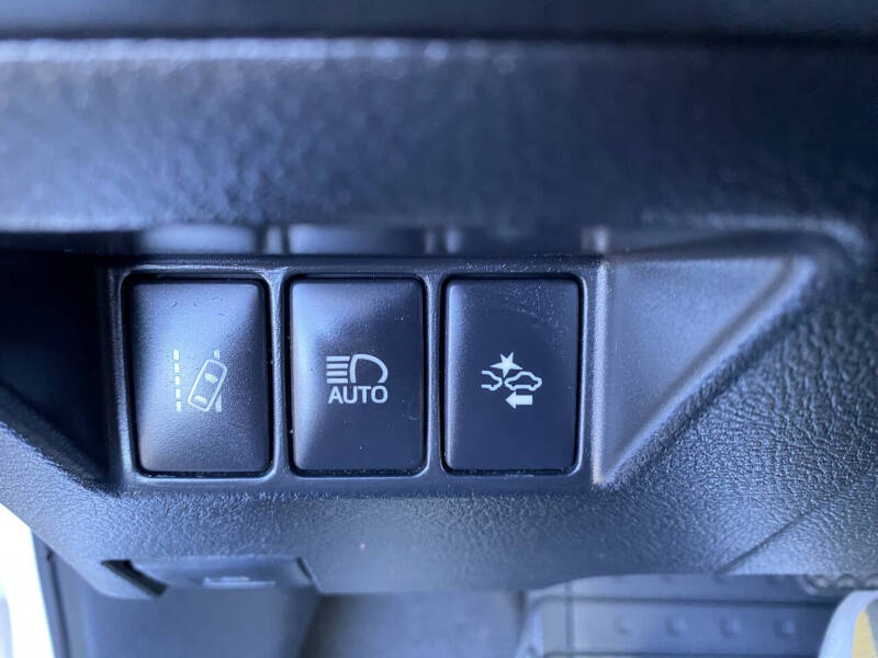 2018 Toyota Yaris 5-Door LE