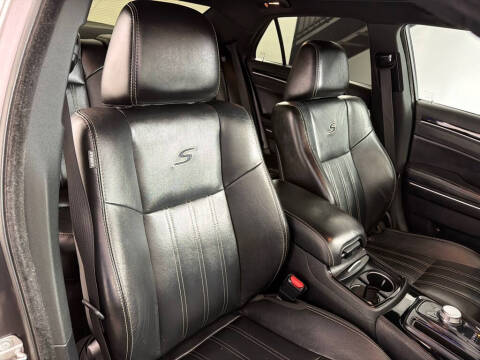 2018 Chrysler 300 S