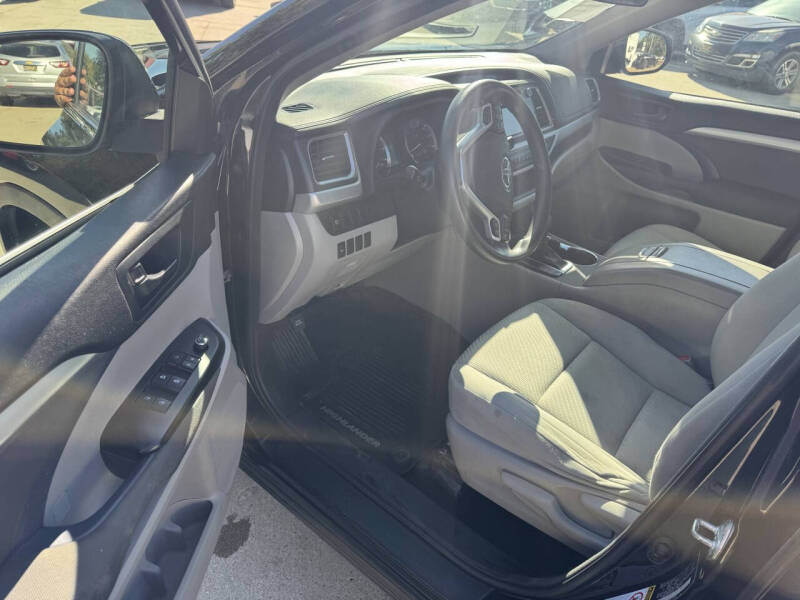 2018 Toyota Highlander LE