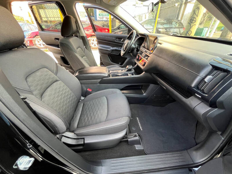 2024 Nissan Pathfinder S