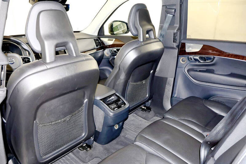 2017 Volvo XC90 T6 Momentum