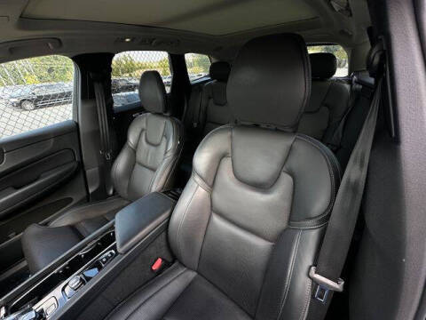 2023 Volvo XC60 B5 Ultimate Bright Theme