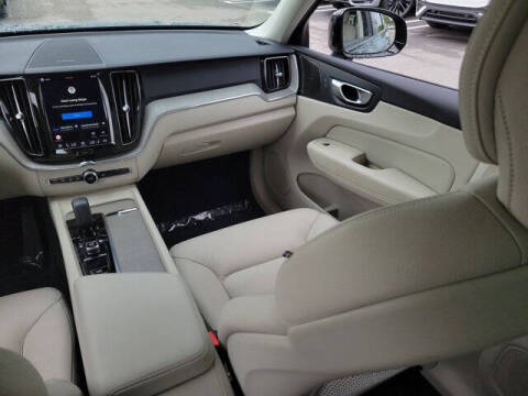 2024 Volvo XC60 B5 Plus Dark Theme