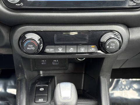 2021 Nissan Kicks SR
