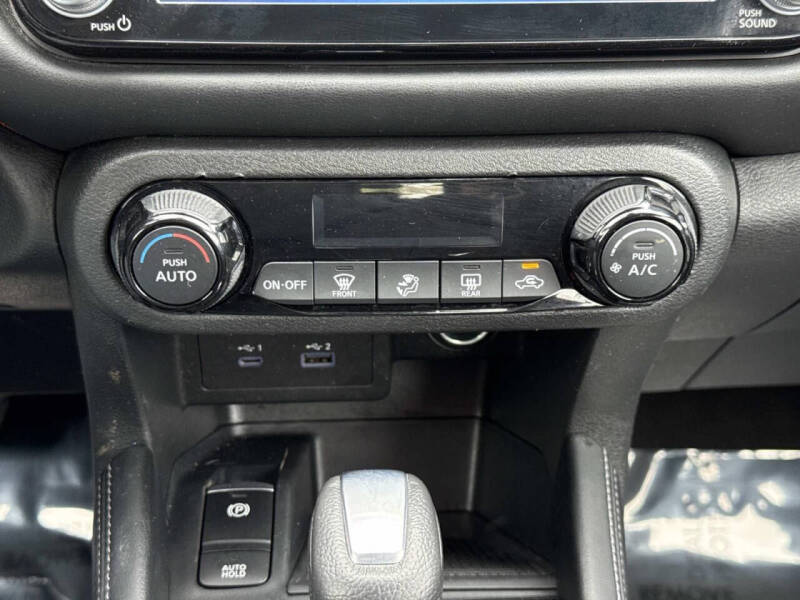 2021 Nissan Kicks SR