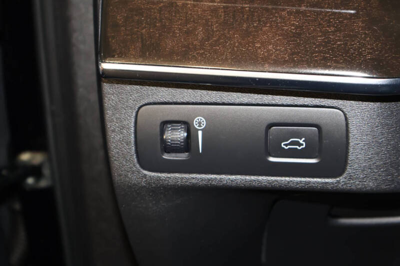 2018 Volvo XC90 T6 Momentum