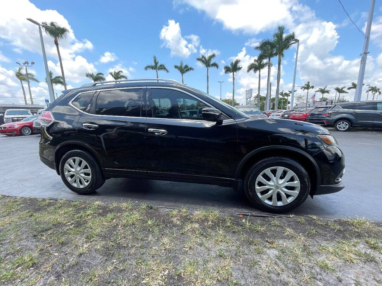 2014 Nissan Rogue  - $10,900