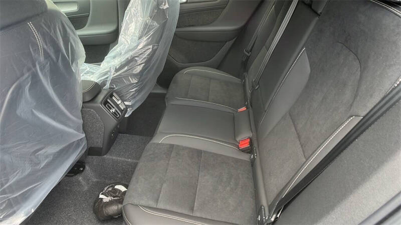 2026 Volvo XC40 B5 Ultra Black Edition