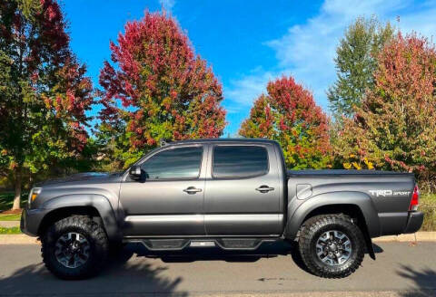 2014 Toyota Tacoma for sale at CLEAR CHOICE AUTOMOTIVE in Milwaukie OR