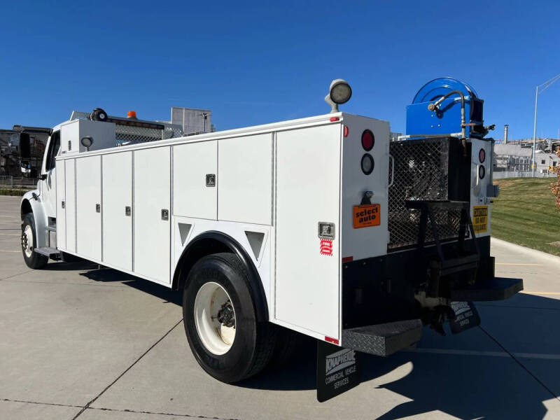 2011 Freightliner M2 106