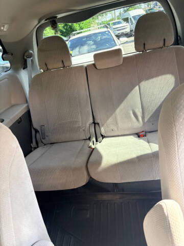 2017 Toyota Sienna LE 7-Passenger