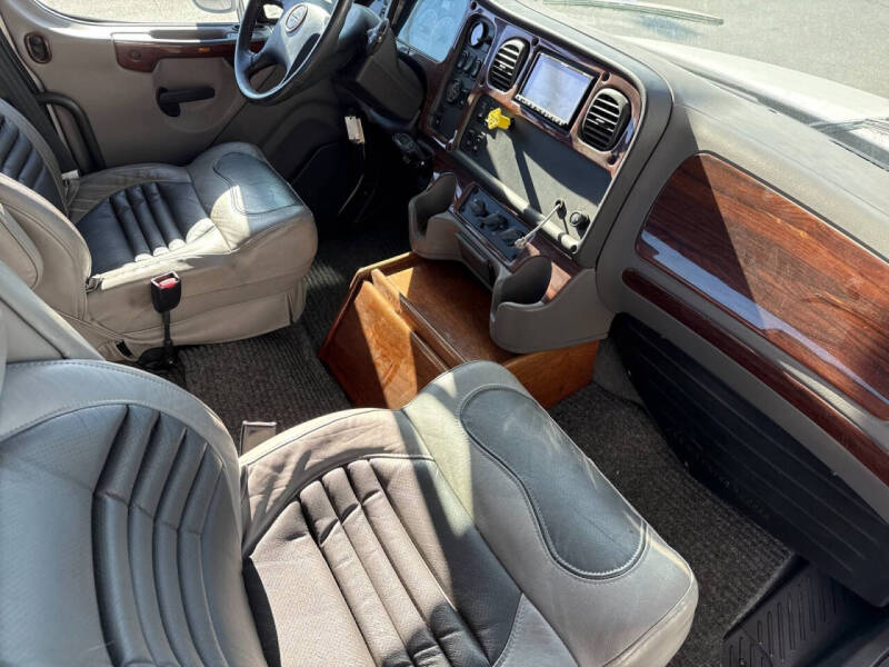 2007 Freightliner M2 106