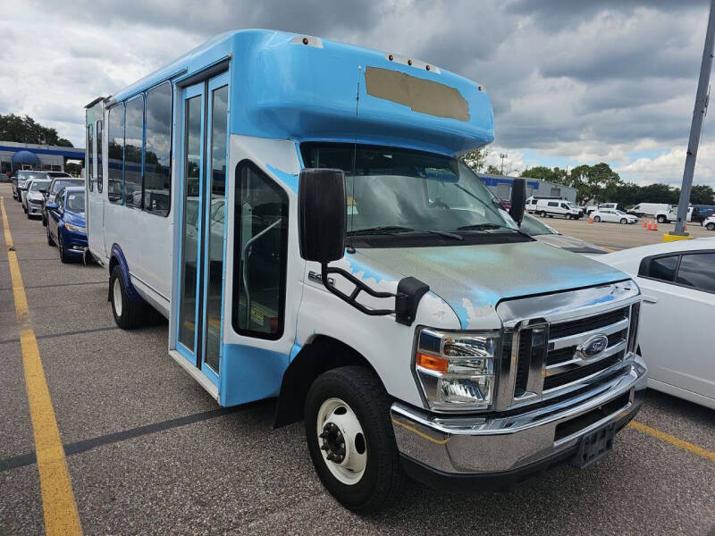 2017 Ford E-Series E-450 SD