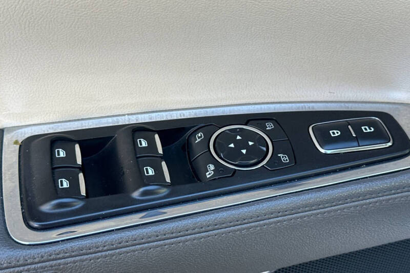 2017 Lincoln Continental Select