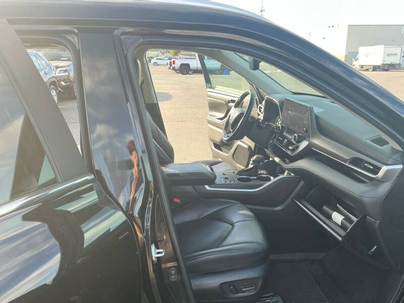 2023 Toyota Highlander Hybrid XLE