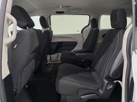 2024 Chrysler Voyager LX