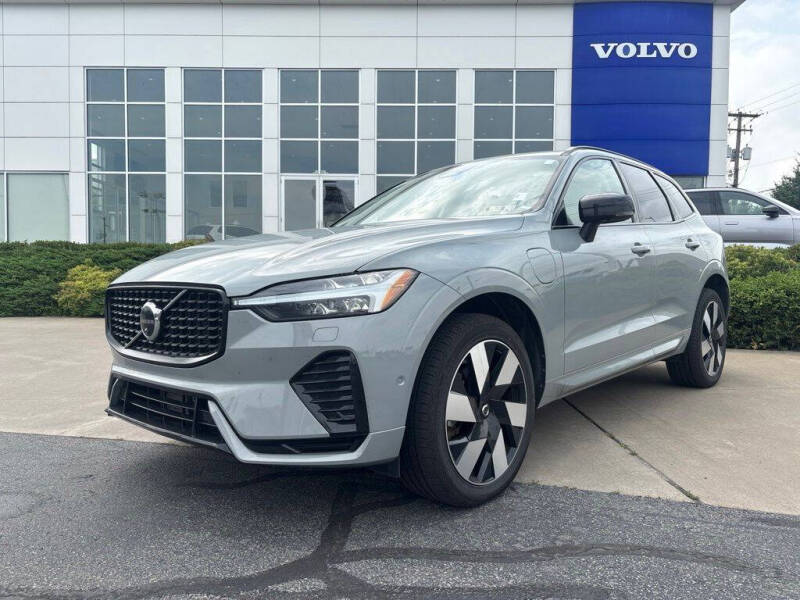 2025 Volvo XC60 T8 Plus Dark Theme