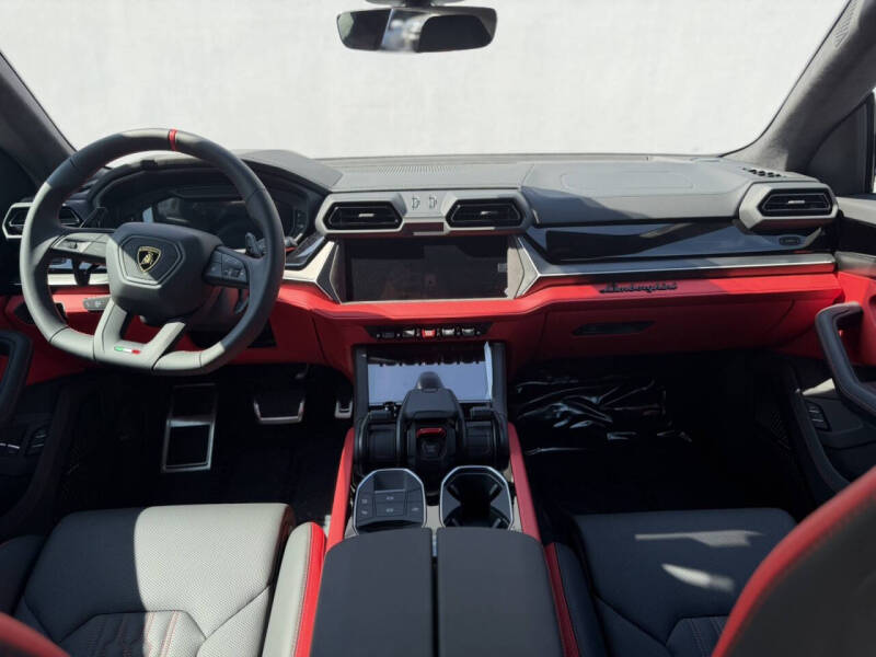 2025 Lamborghini Urus SE