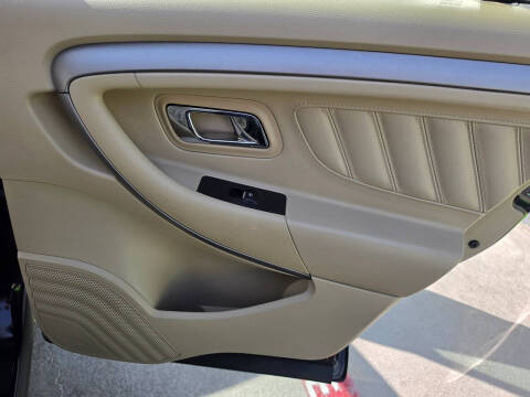 2013 Ford Taurus SE