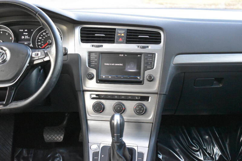 2017 Volkswagen Golf TSI SE