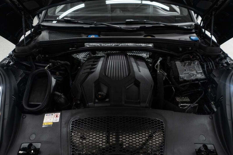 2023 Porsche Macan T