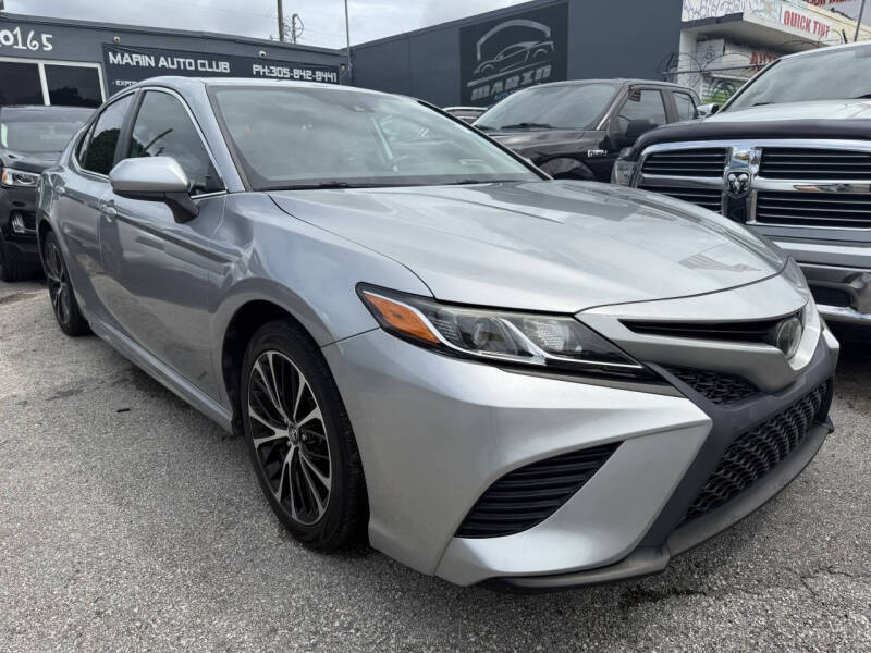 2019 Toyota Camry SE's photo