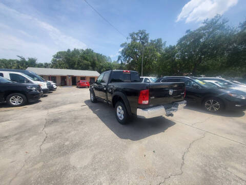 2017 RAM 1500 SLT