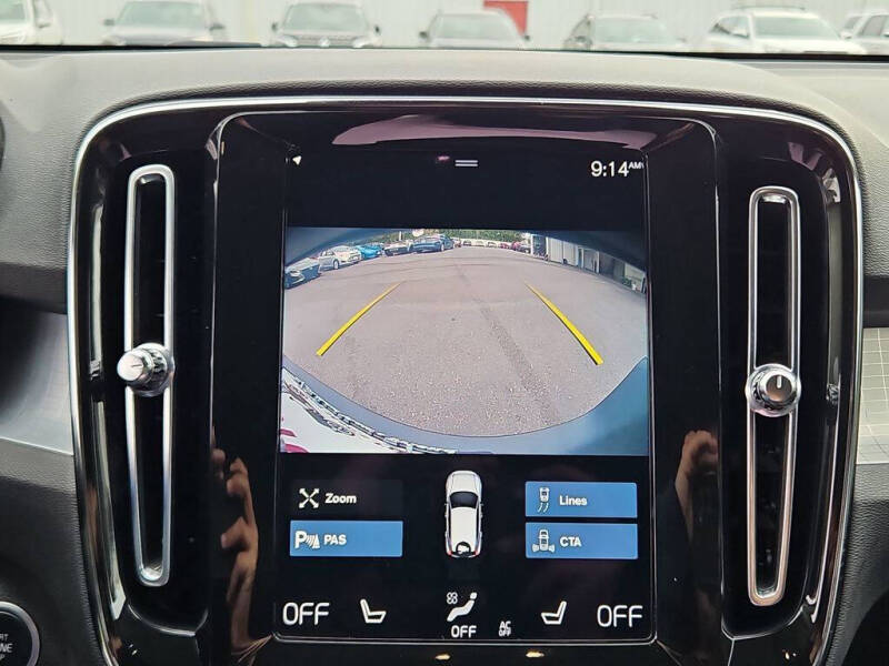 2022 Volvo XC40 T5 Momentum