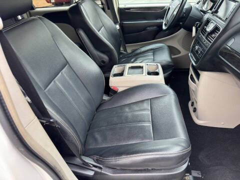 2013 Chrysler Town and Country Touring