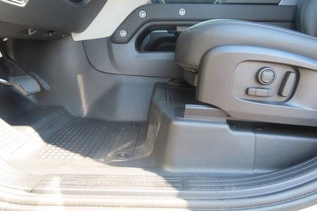 2024 Land Rover Defender 110 P300 S