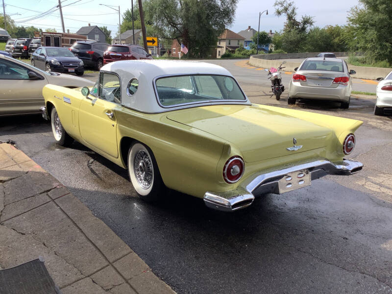 1957 Ford Thunderbird